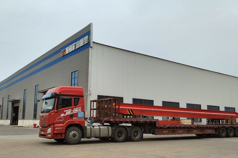 電動單梁起重機3臺 LD5t—16.8m LD3t—16.5m /2臺 制作完成，發(fā)往江西南昌交付客戶使用。